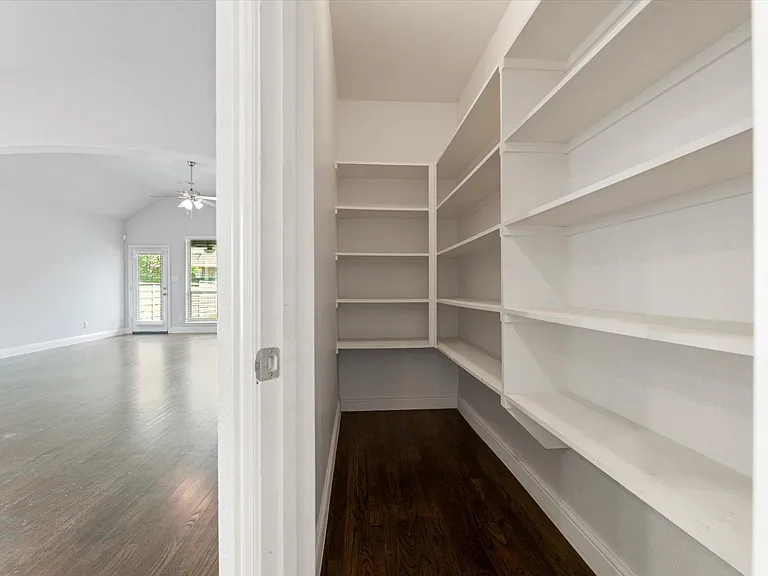Walk in pantry