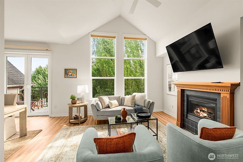 4th image of 55 Williams Avenue S #401