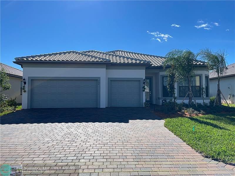 1st image of 704 SE Boboli Way