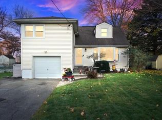 261 Cottage Rd, Valley Cottage, NY 10989