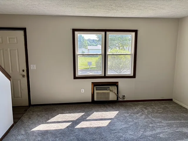 2 bed, 1.5 bath, $1,050 — Photo 2