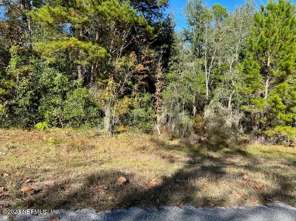 340 3RD Way, Interlachen, FL 32148