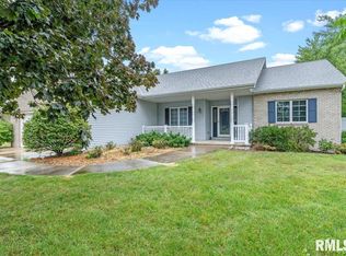 519 Eagle Ridge Dr, Chatham, IL 62629