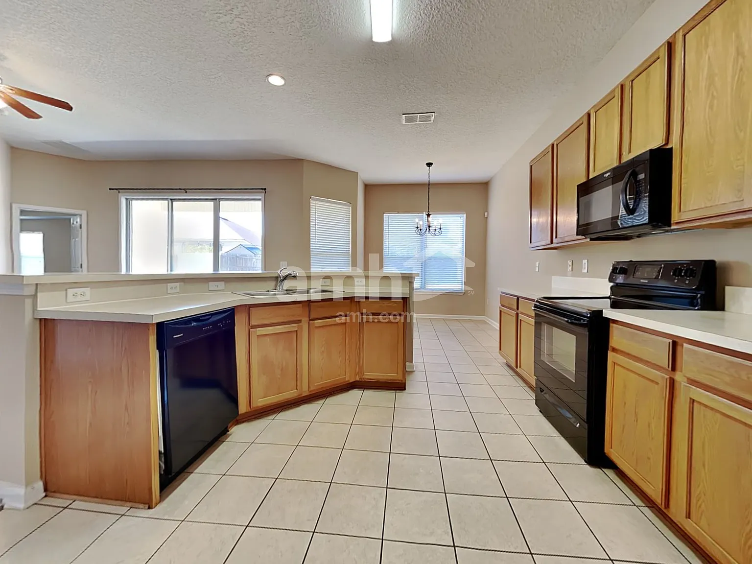 4 bed, 2.0 bath, 2168 sqft, $2,370 — Photo 3