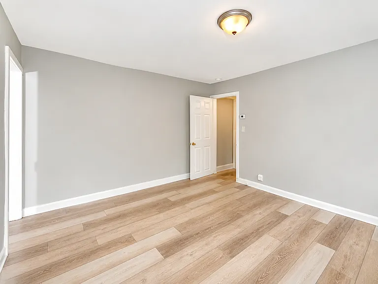 945 Homestead St #2 — Photo 7
