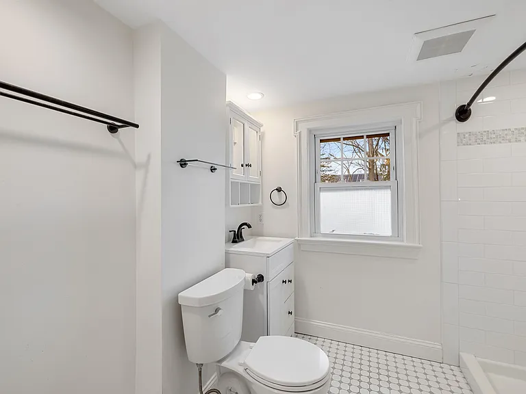 9 Glen Ave #A — Photo 17