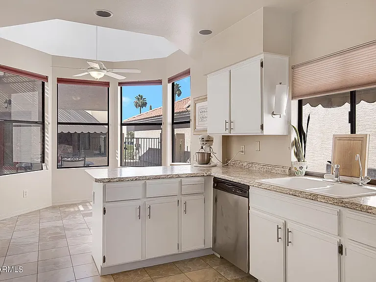10537 E Navajo Pl — Photo 3