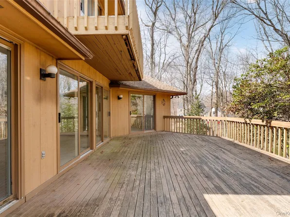 10 Hunters Trail, Wading River, NY 11792