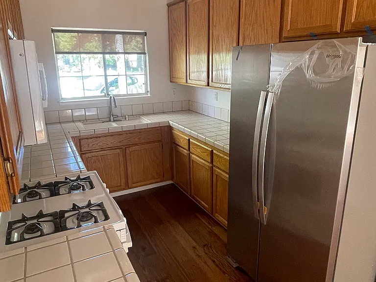 1905 Alpine Ct — Photo 7