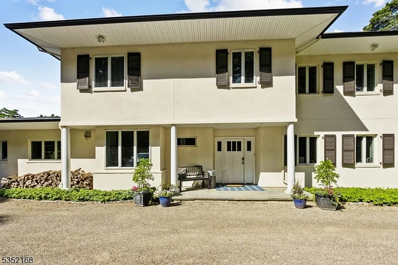 5 bed, 4.5 bath, $13,000 — Photo 1