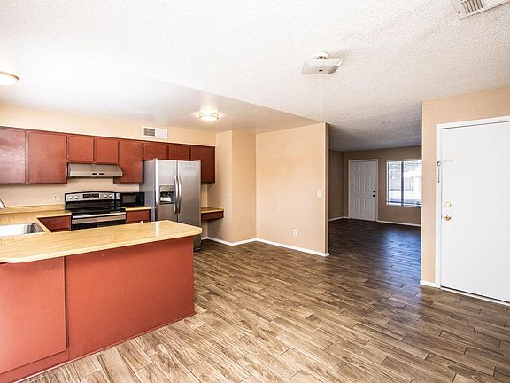 4th image of 526 N Tercera Ave