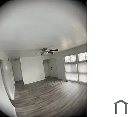 3 bed, 948 sqft, $1,300 — Photo 2