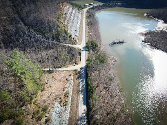 4th image of 1 Running Ridge Rd