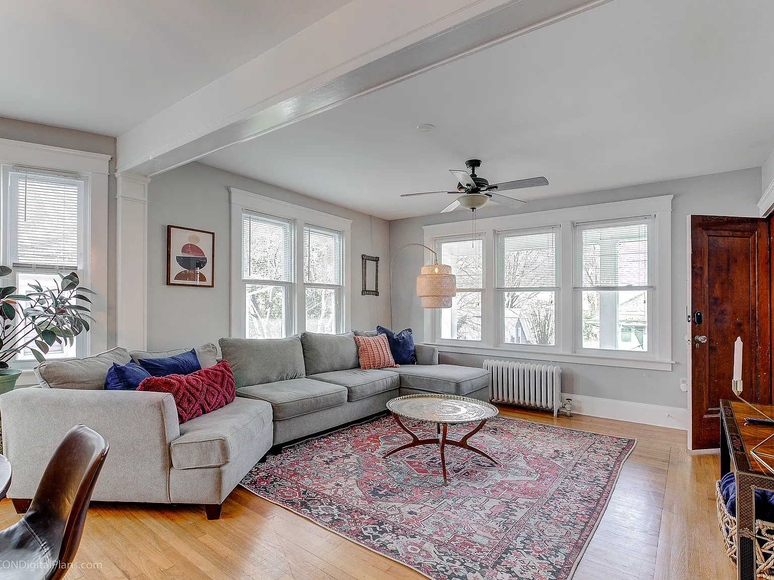 102 Colonial Rd — Photo 2