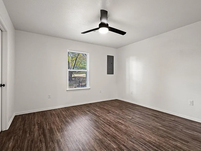 407 E Jones St #407 — Photo 9
