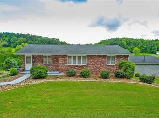 2022 Boquet Rd, Jeannette, PA 15644