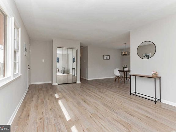 3rd image of 1350 Oakshire Ct
