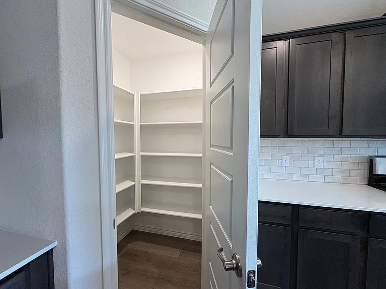 610 Union Dr — Photo 14
