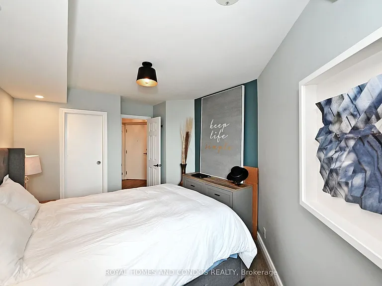 230 Queens Quay W #618 — Photo 28