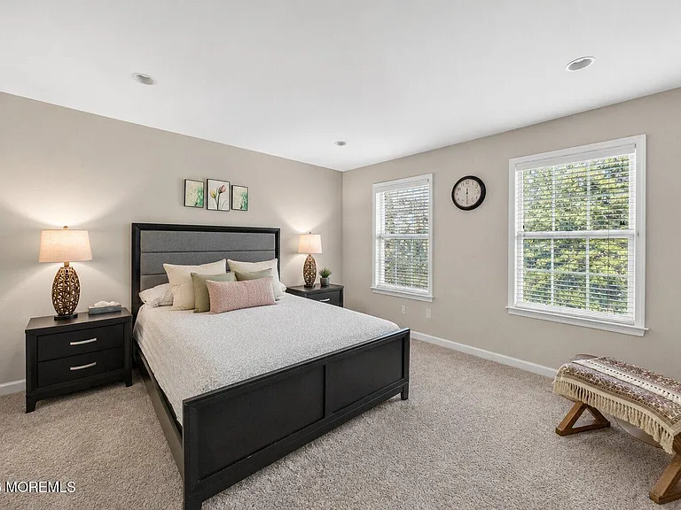 14 Heathrow Ct — Photo 31
