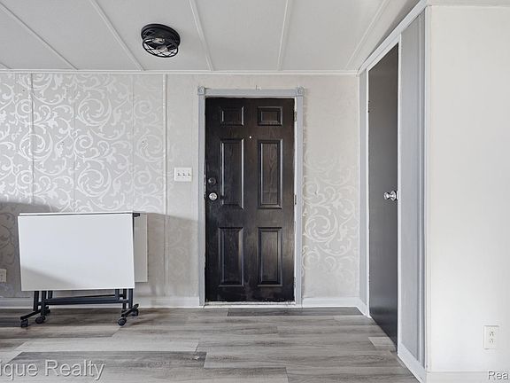 5th image of 302 Rochford Grand