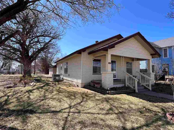 215 W Dewey Ave, Blackwell, OK 74631