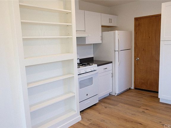 4th image of 22662 Burton St