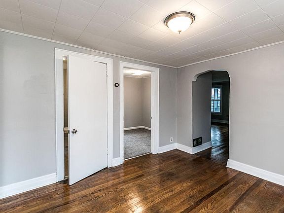 2nd image of 512 Ash St APT 2