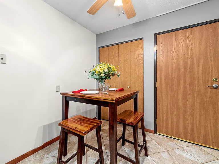 Seven Pines Apartments — Photo 9