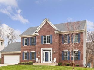 2066 Stone Creek Dr, Chanhassen, MN 55317