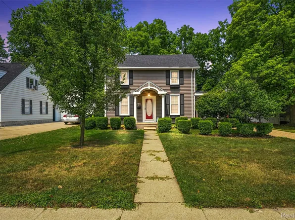 915 Main St, Fenton, MI 48430