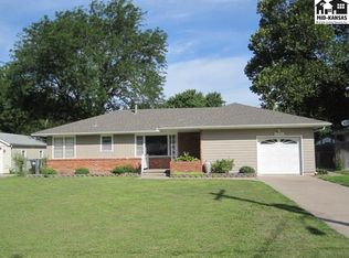 3319 Farmington Rd, Hutchinson, KS 67502