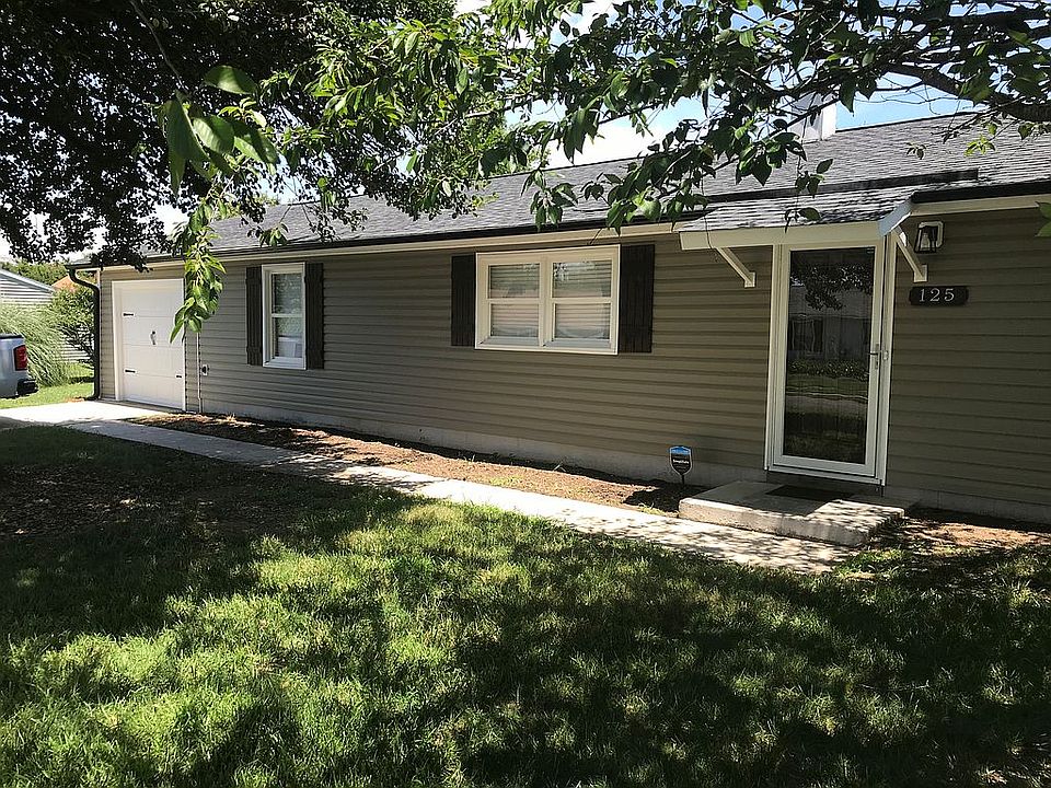 2nd image of 125 Woodgate Cir