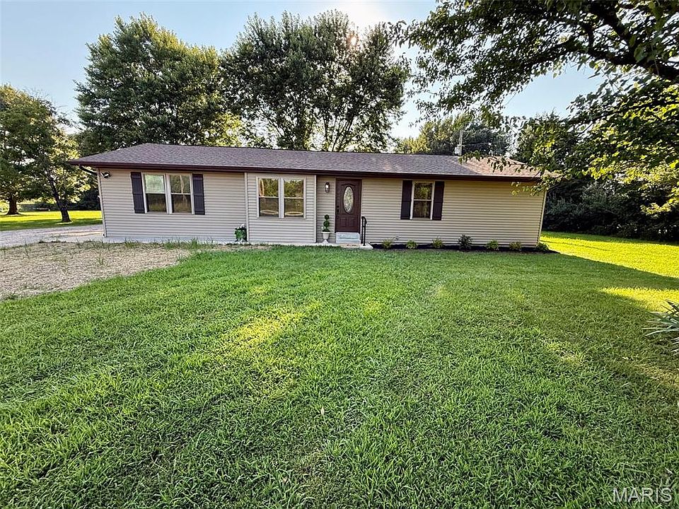 1st image of 20 Edith Dr