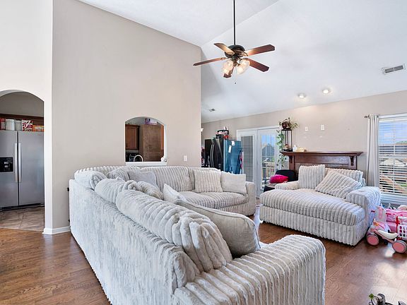 5th image of 1213 Chinook Cir