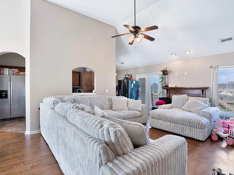 1213 Chinook Cir — Photo 5