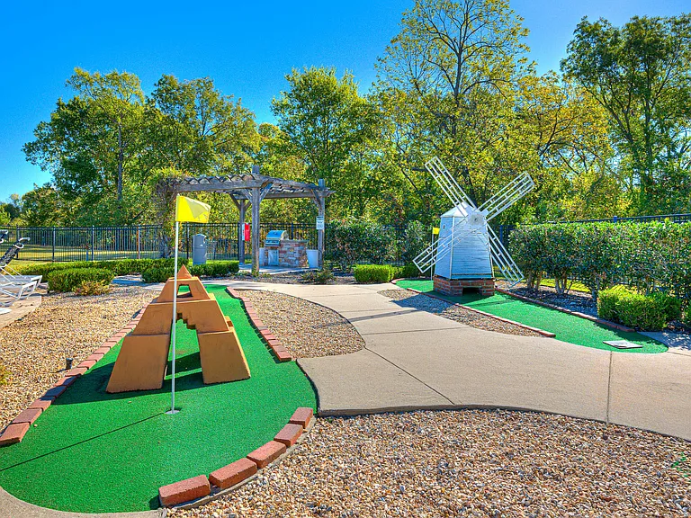 The Parc at East Fifty First — Photo 14