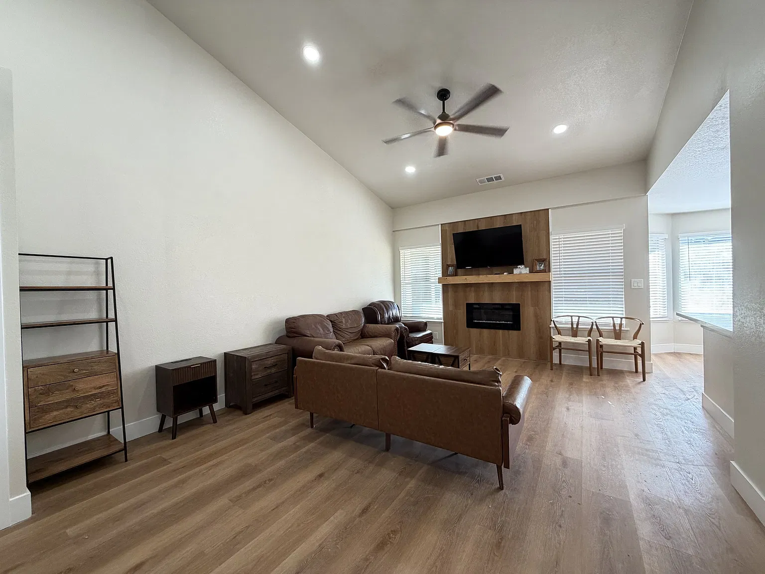 6 bed, 1735 sqft, $4,800 — Photo 3
