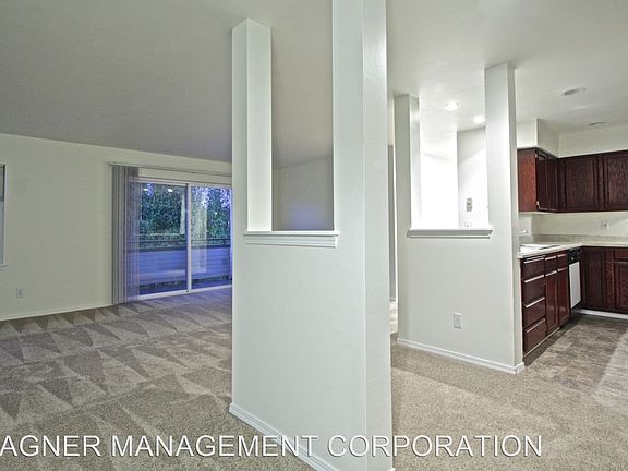4th image of 75 NW Dogwood St APT 203