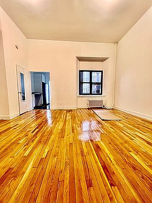 4th image of 212 W 79th St APT 1A