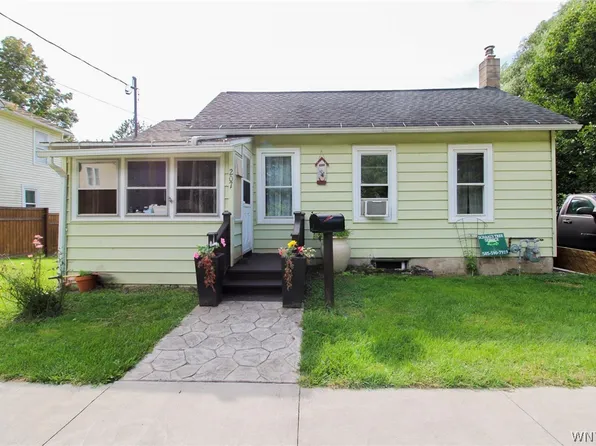 207 Glenwood Ave, Medina, NY 14103