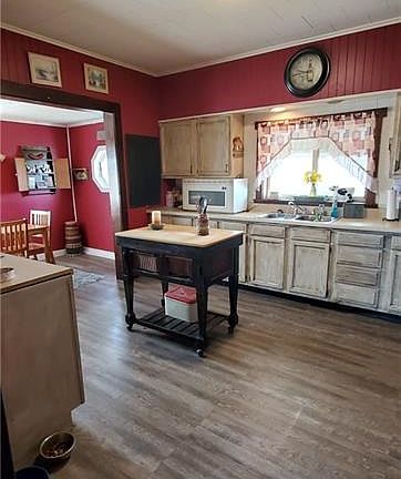 3rd image of 5611 Ellis Rd