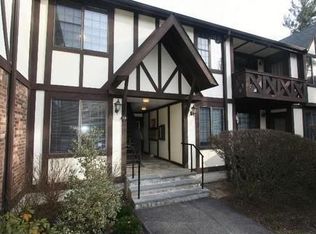 12-3 Foxwood Dr, Pleasantville, NY 10570