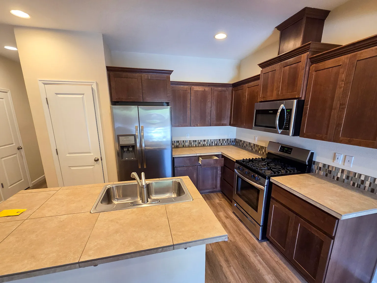 3 bed, 2.5 bath, 1527 sqft, $2,225 — Photo 4