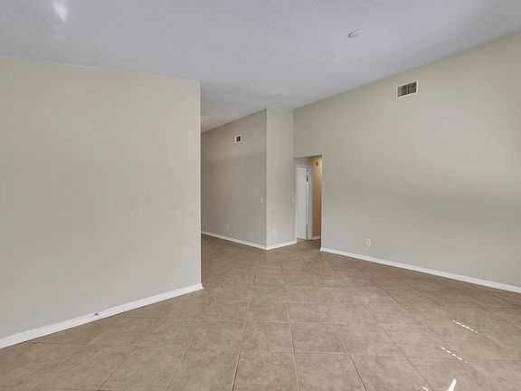 2nd image of 930 Robinhood Ct