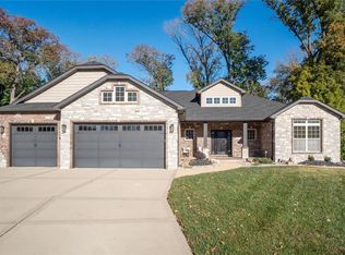 93 Stonebridge Bluff Dr, Maryville, IL 62062