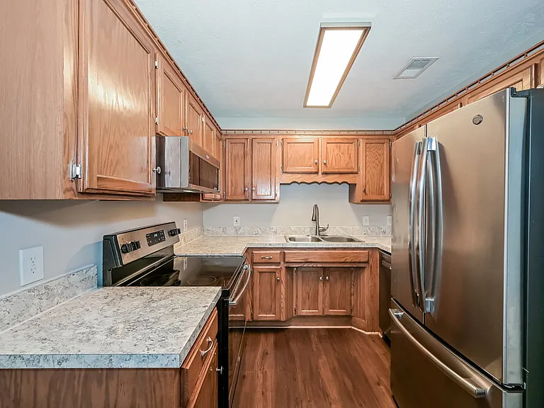 603 Freedom Ct — Photo 7