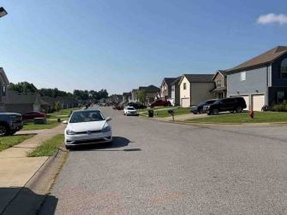 Exterior Neighborhood (street photo)