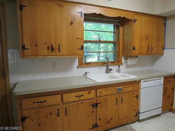 5th image of 355 Beechwood Dr