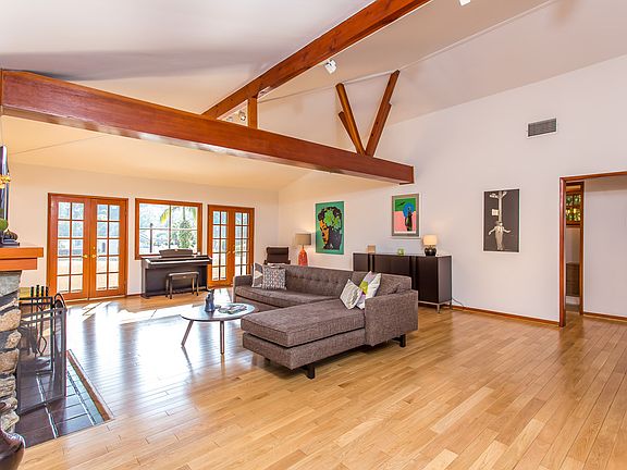3rd image of 2572 Verbena Dr